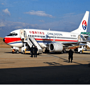两江空运公司航空快运业稳步发展的原因是什么？